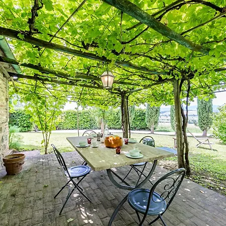 Semesterbostad With Pool And Orchard - Happy